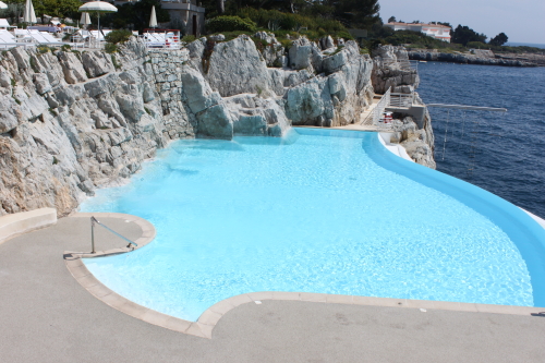 hotel du cap eden roc, swimming pool at hotel du cap eden roc