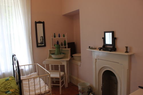 Bedroom Head Gardner House