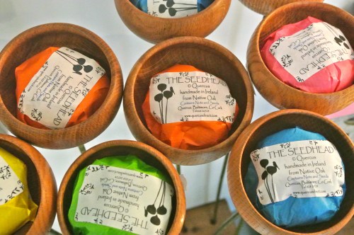 Seedhead bird feeder